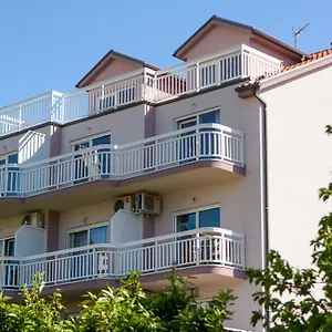 apartments-mladen-trogir.splithotels.org/